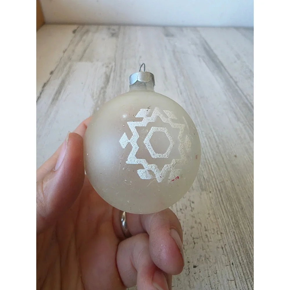 Vintage coby White frosted matte stencil snowflake ball ornament Xmas tree